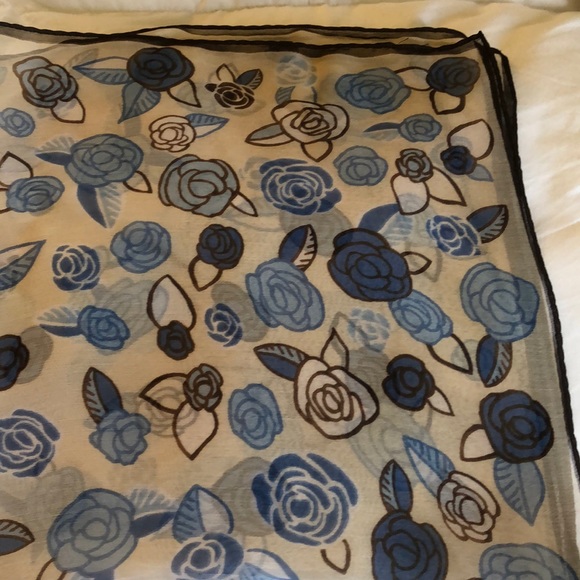 Like-New Mixed blues Flowered scarf - Picture 3 of 4